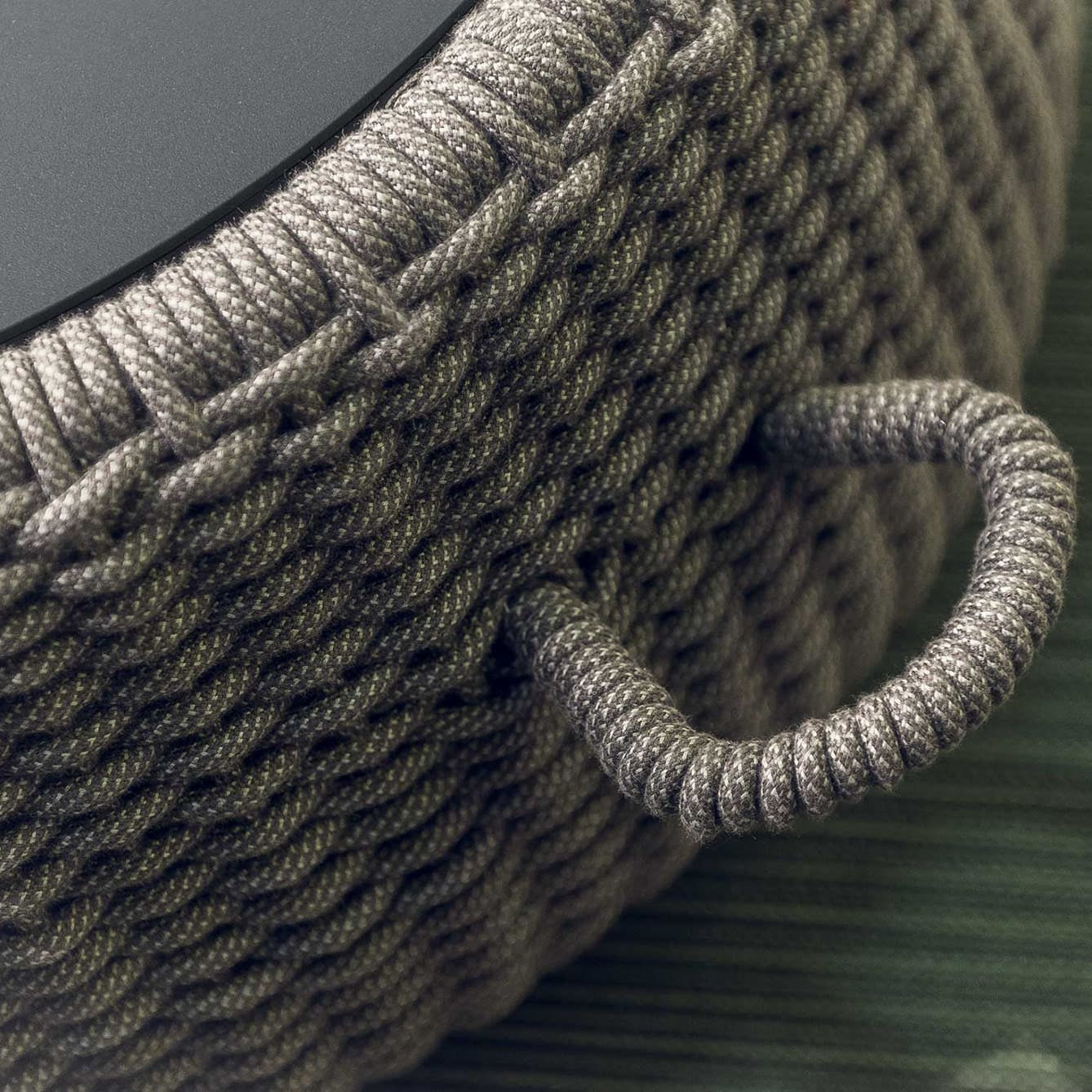 طاولة قهوة بتصميم عصري 