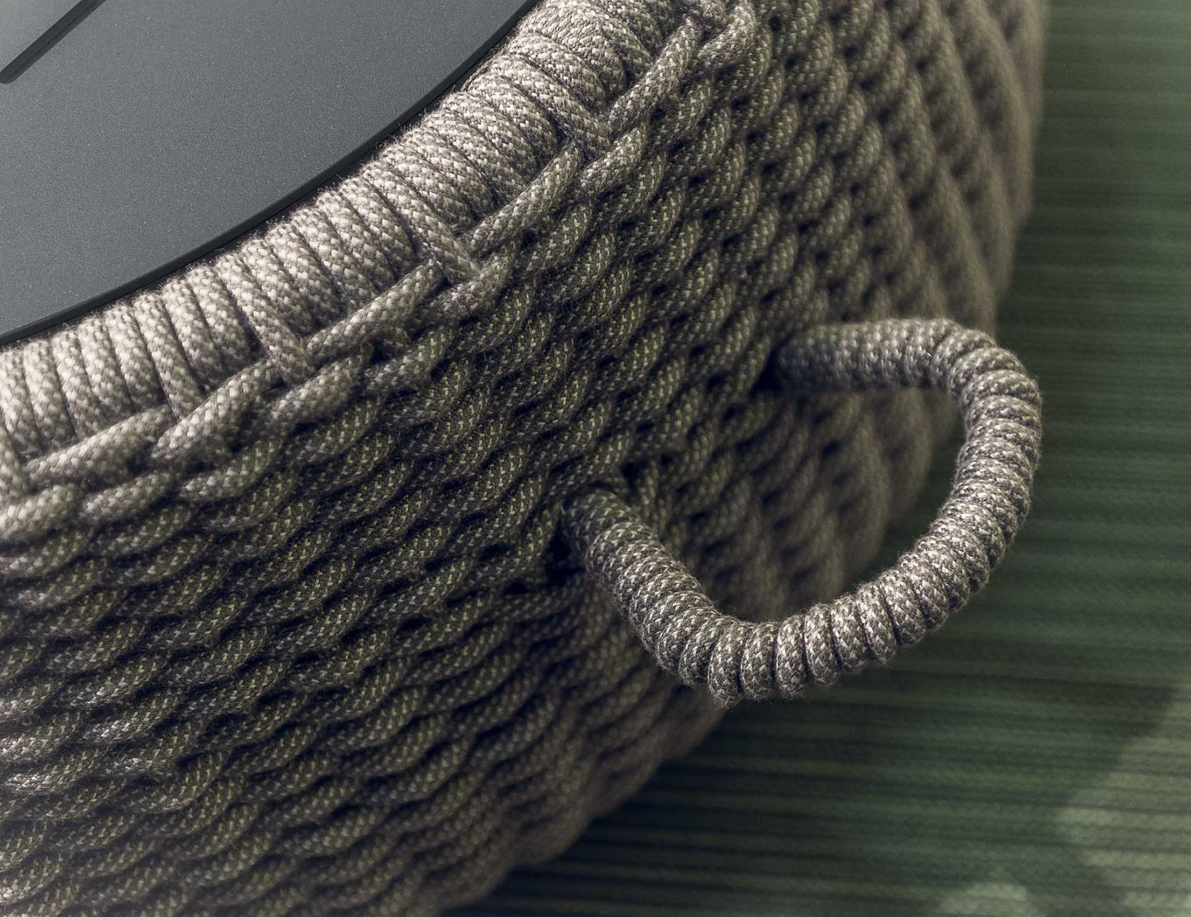 طاولة قهوة بتصميم عصري 