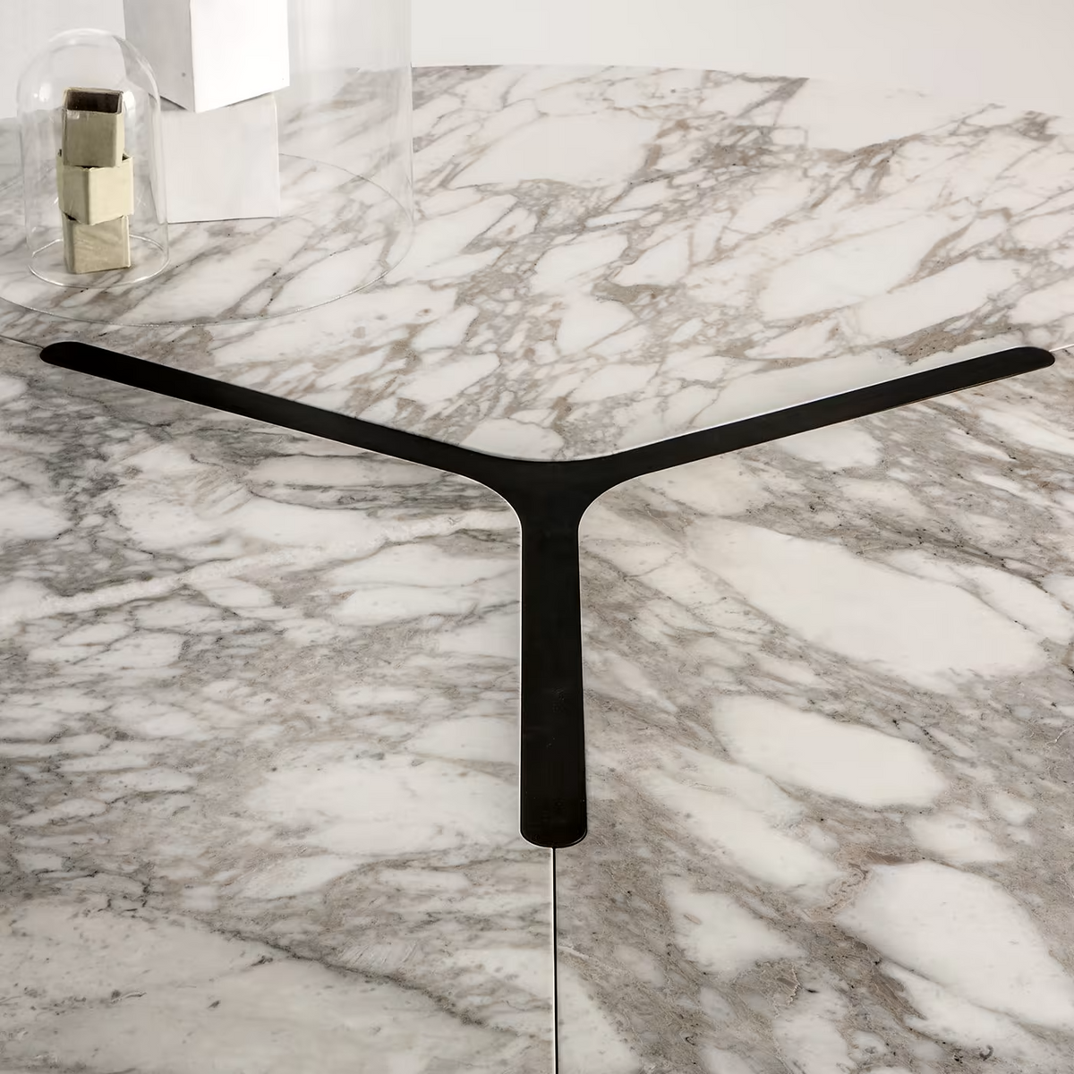 Infinity dining table
