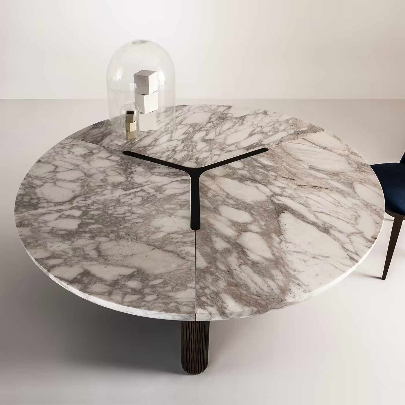 Infinity dining table