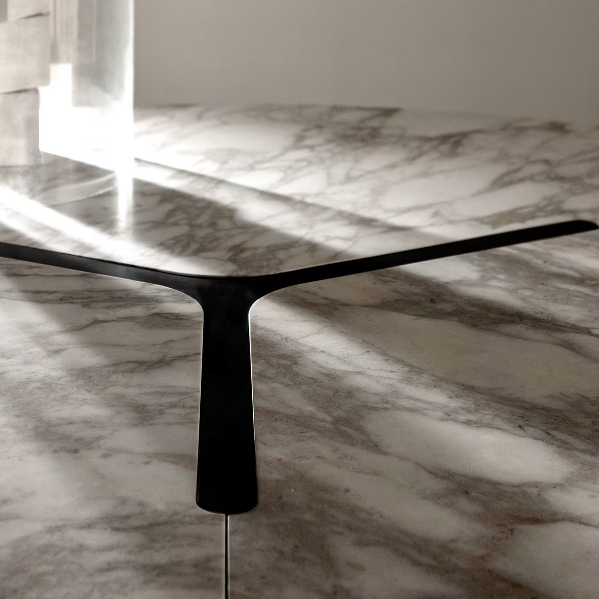 Infinity dining table