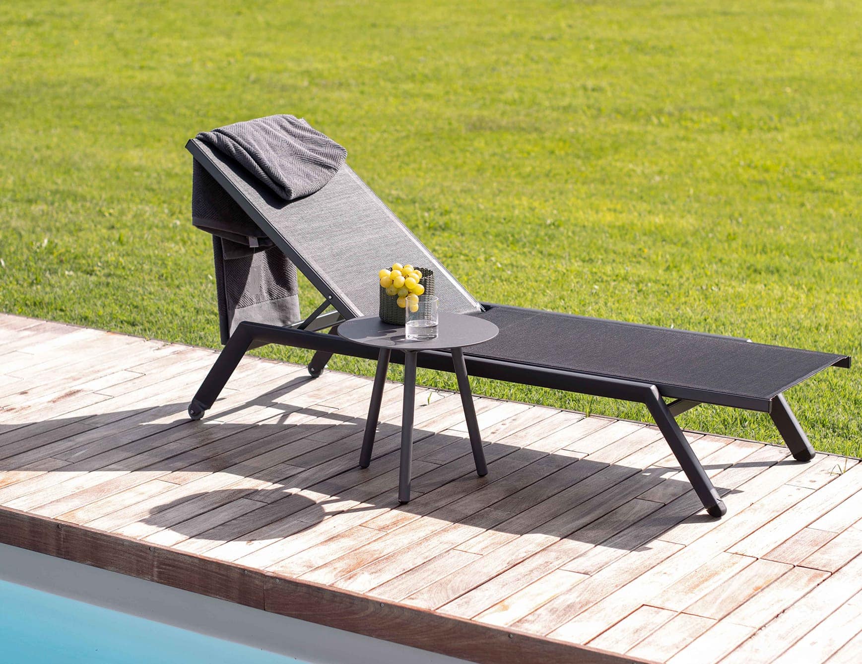 Luxury outdoor lounge chair