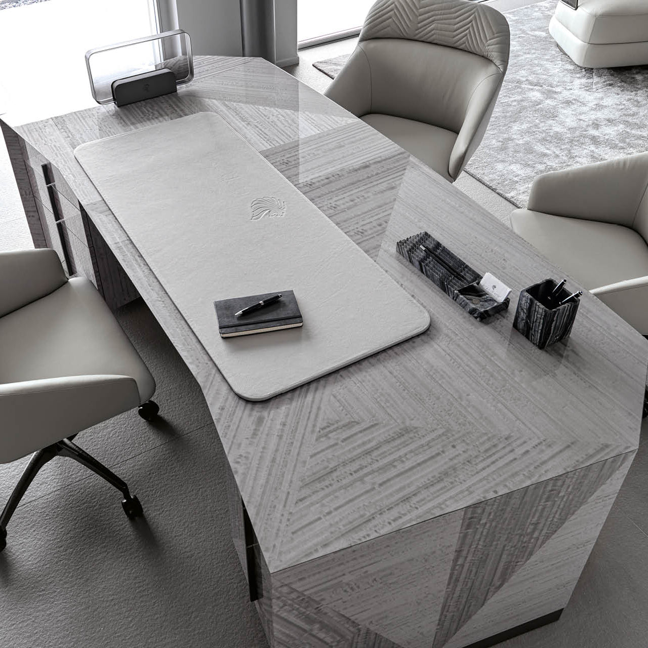 Velora Desk