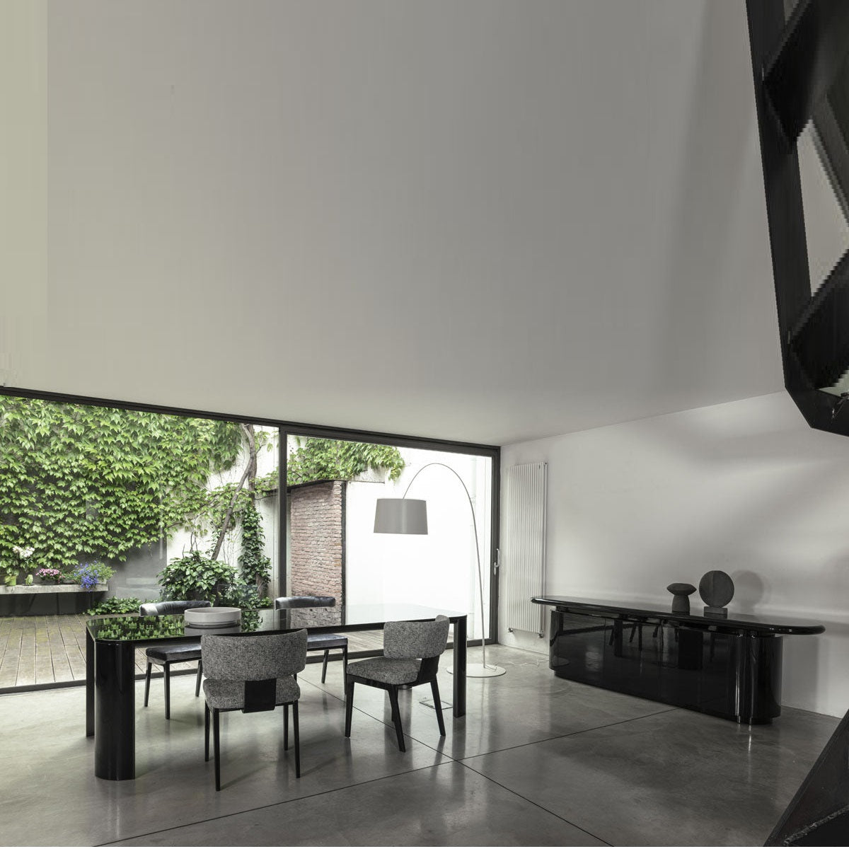 Solenne Chair