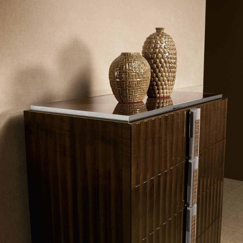 Calyra Chest