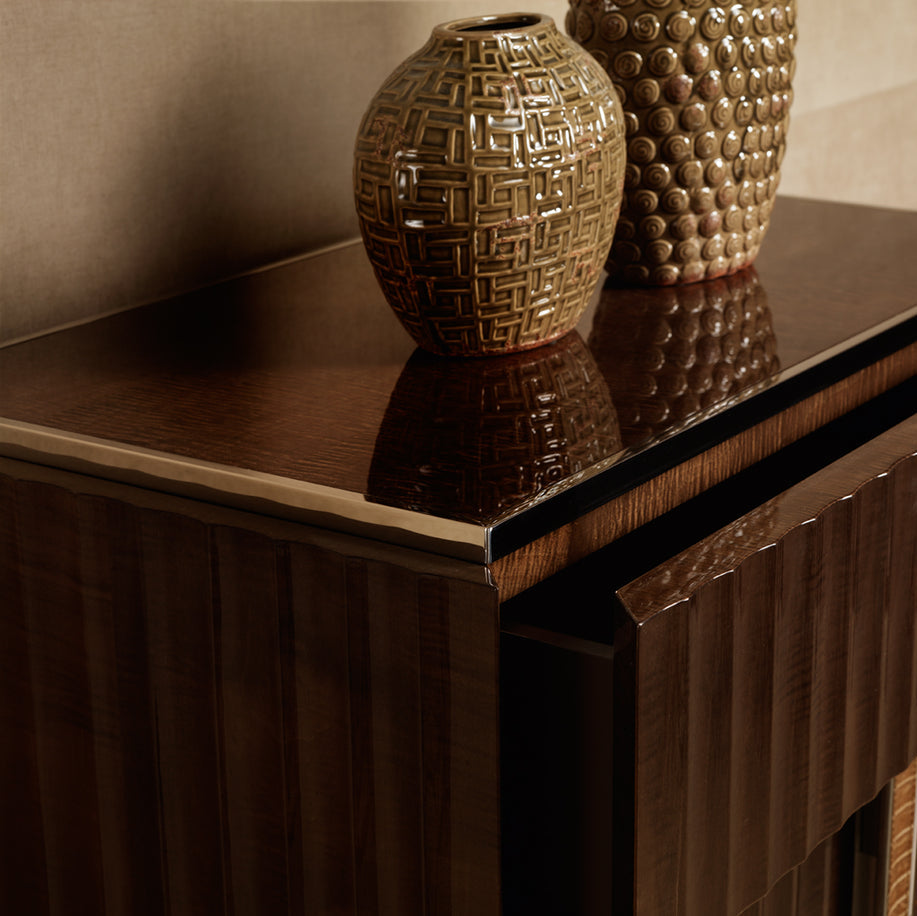 Calyra Chest
