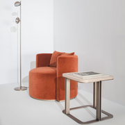 كرسي بذراعين بتصميم فاخر