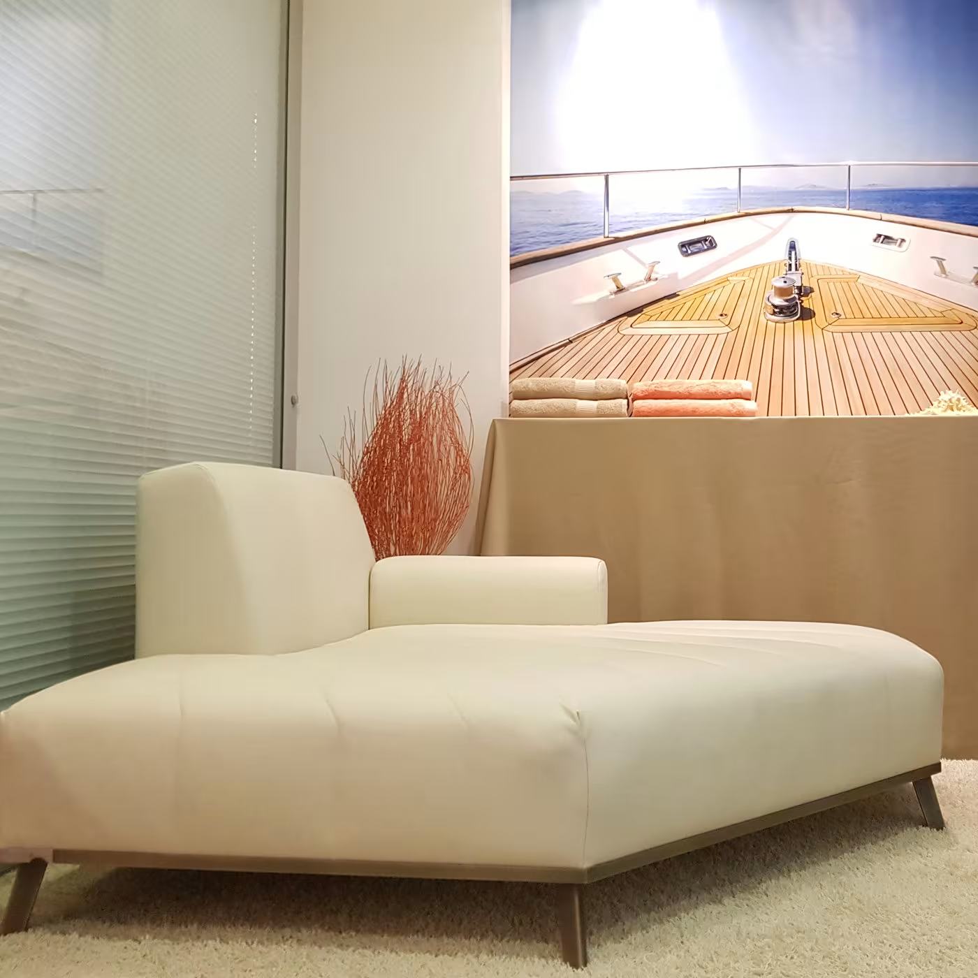 Expanding chaise longue
