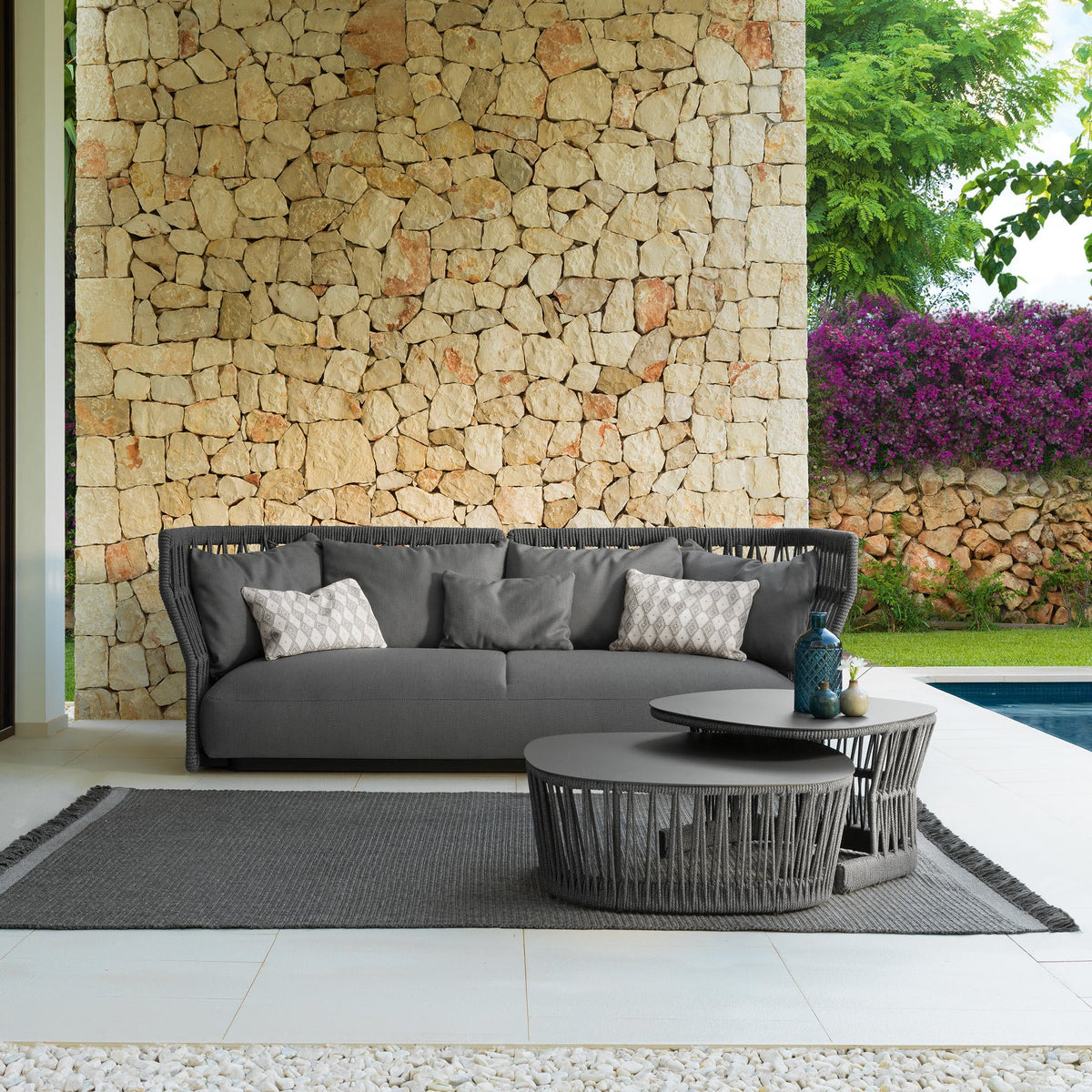 Distinctiver coffee table