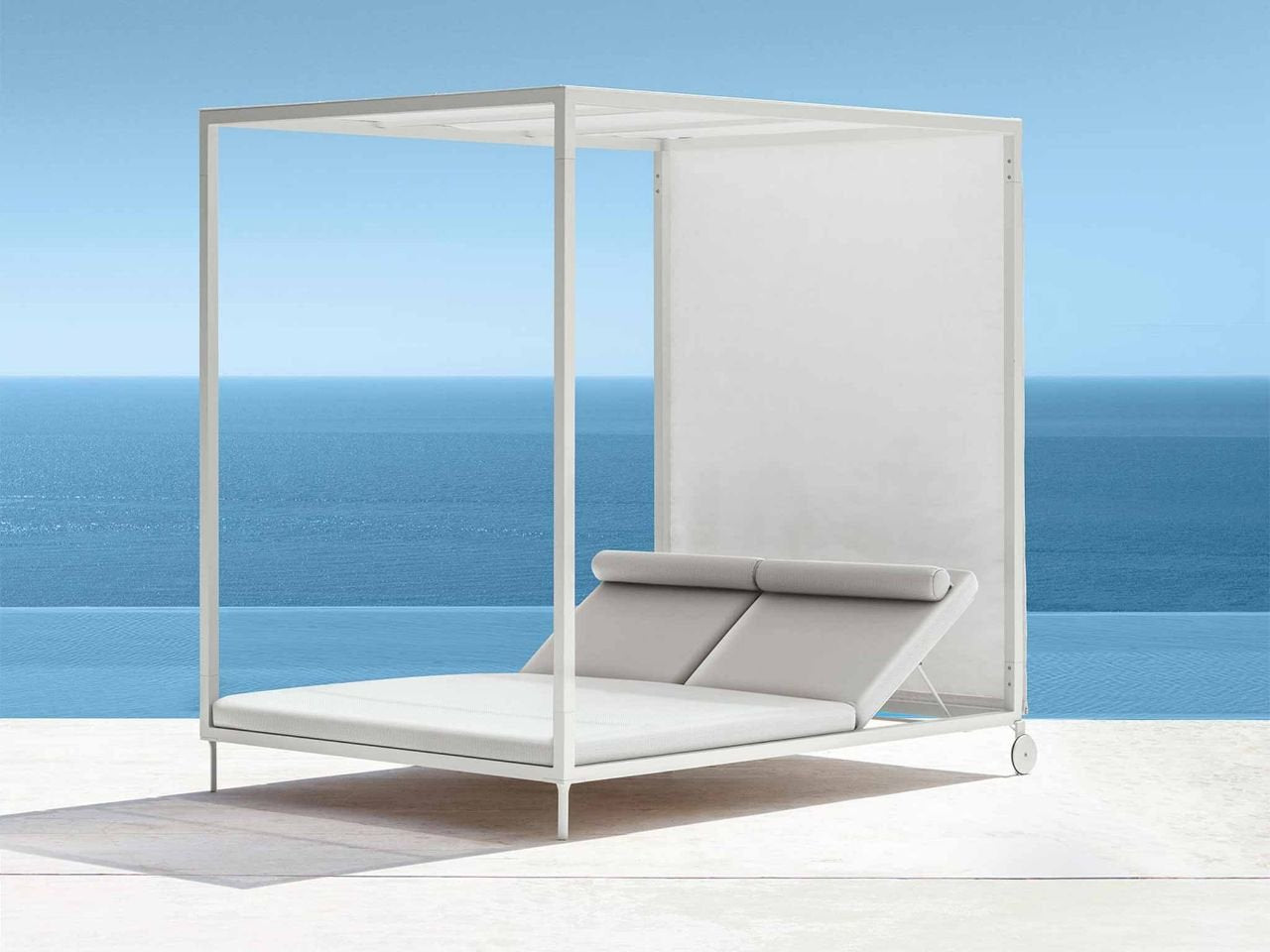 Outdoor lounge chairs with umbrella
