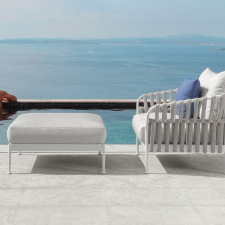 Outdoor pouf with metal frame