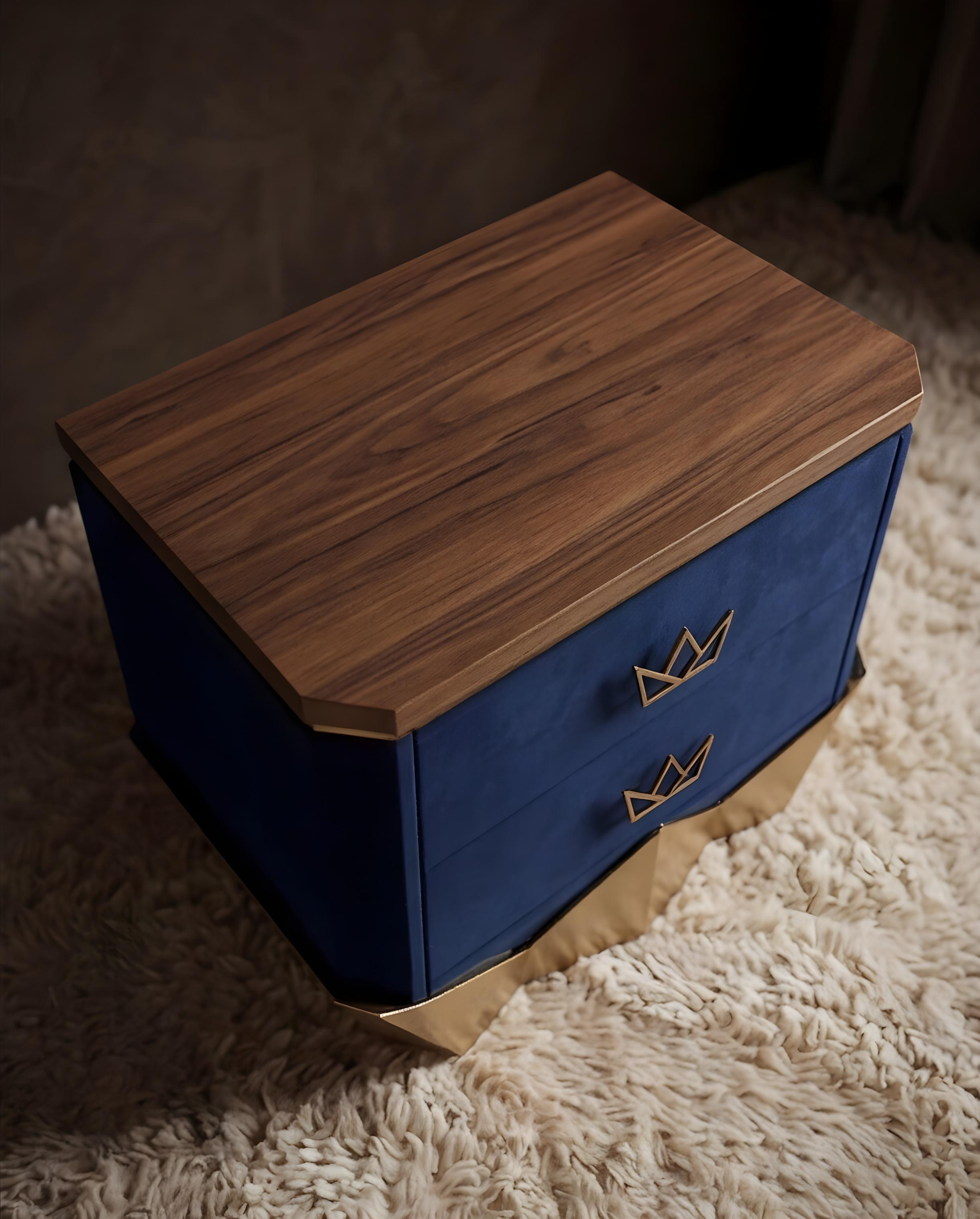 Sovereign Crown | Crest Nightstand