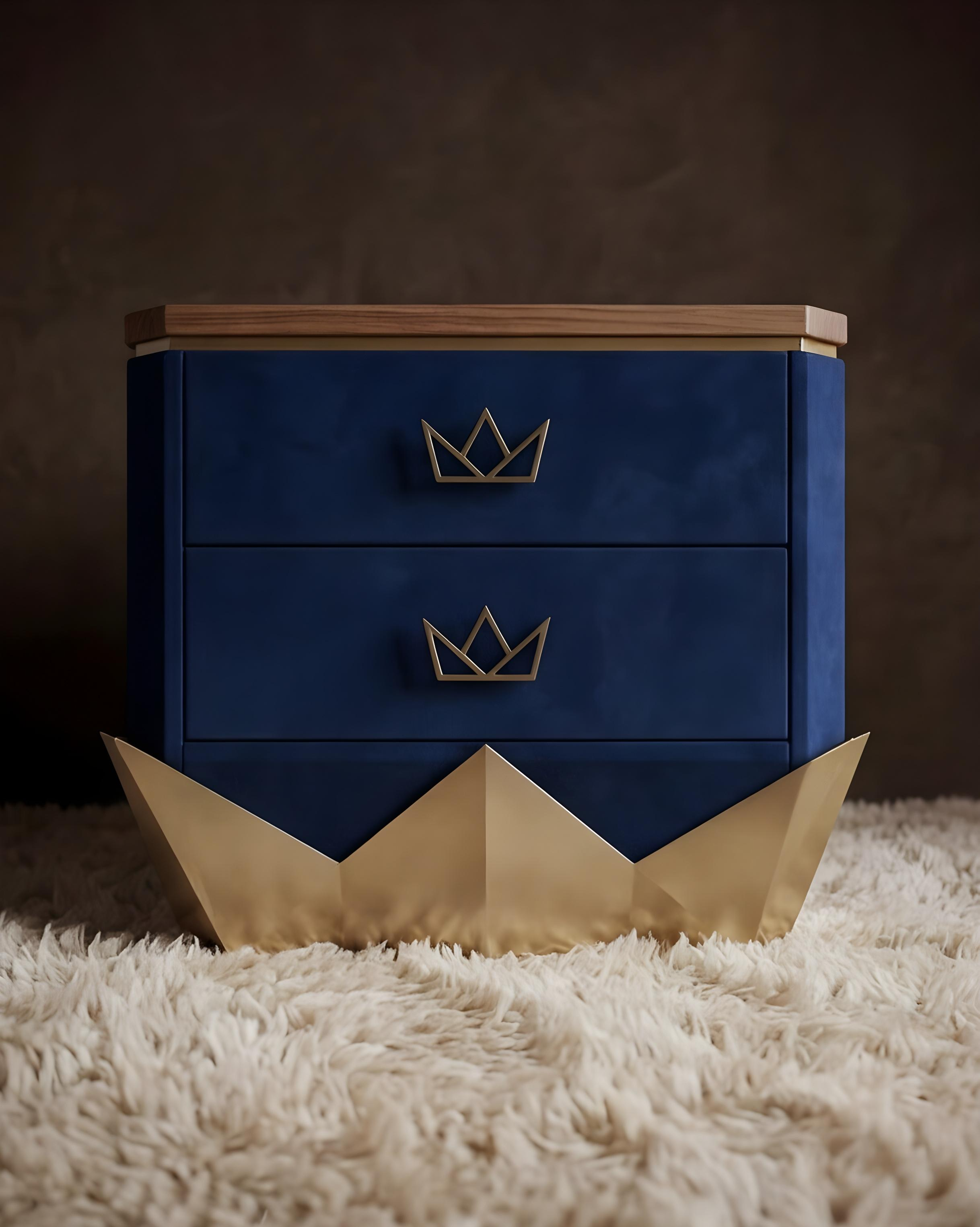 Sovereign Crown | Crest Nightstand