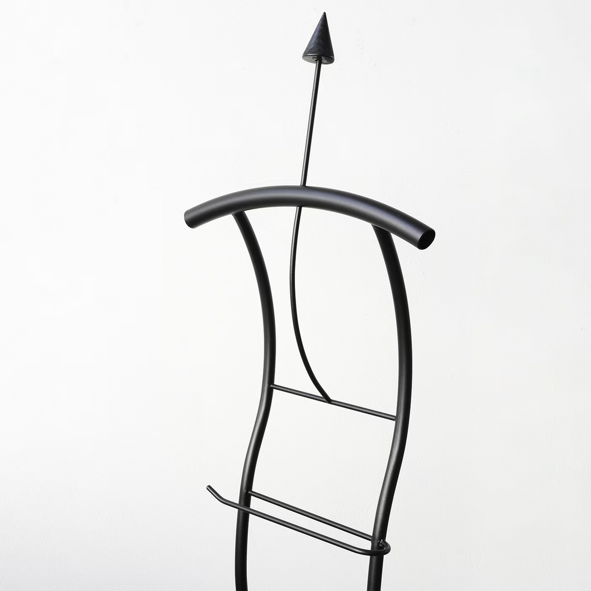 Fc Valet Dinamo black valet stand – Lugar Nefertiti