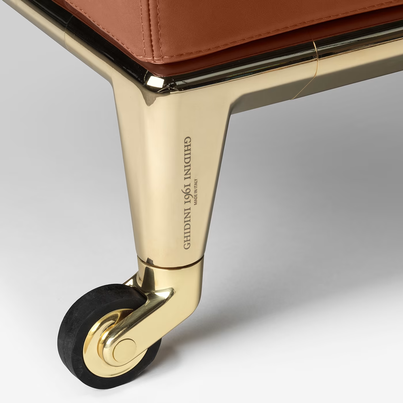 Shake orange armchair