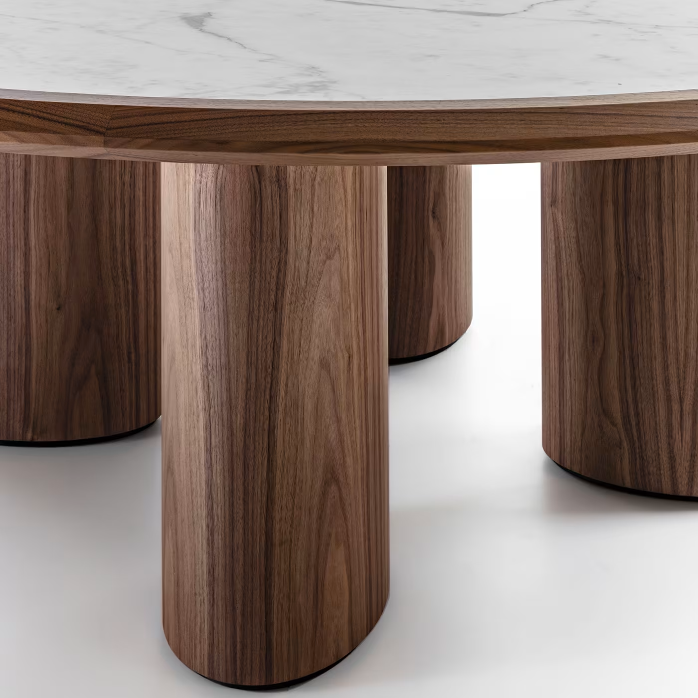 Diamante round canaletto and carrara marble table
