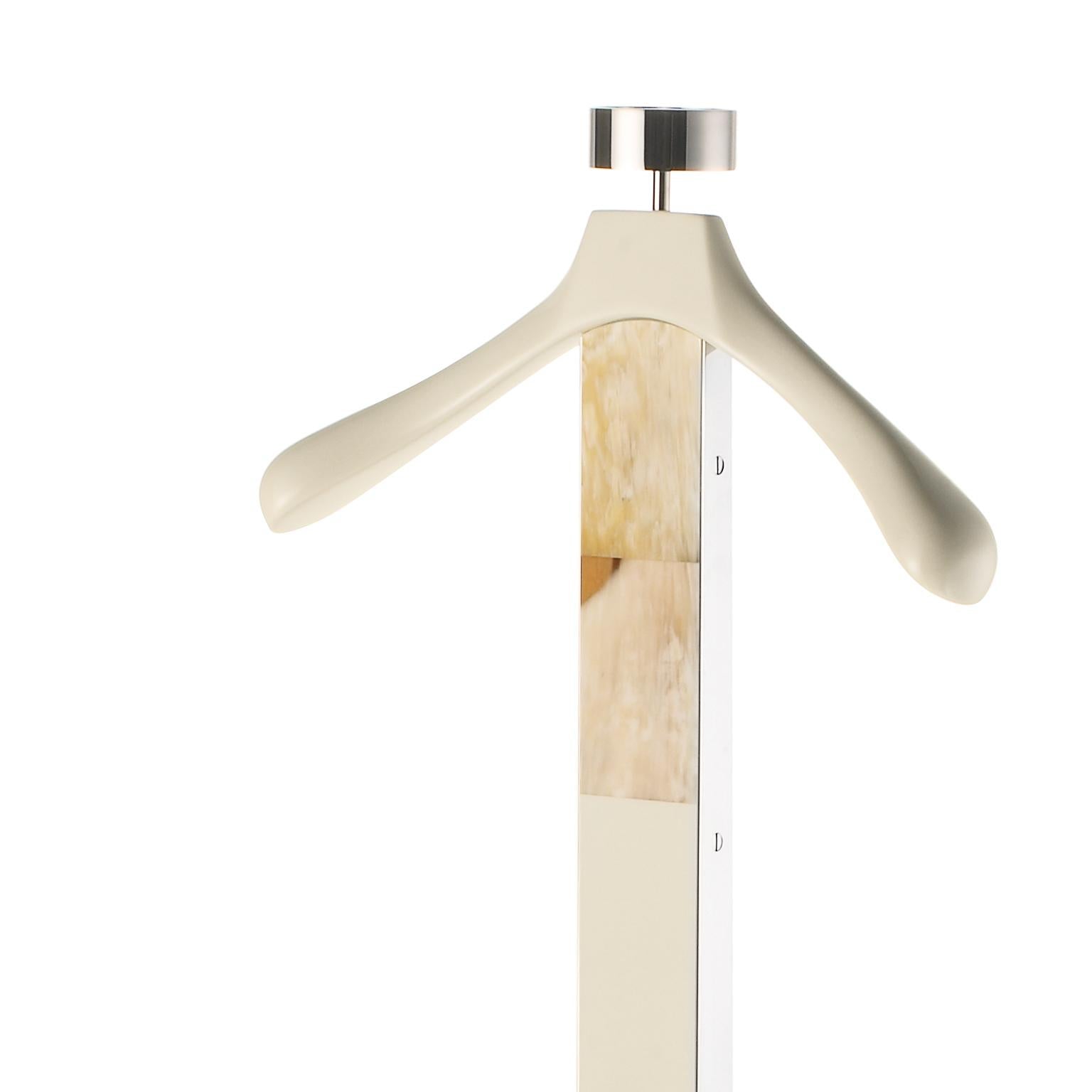Levanzo valet stand