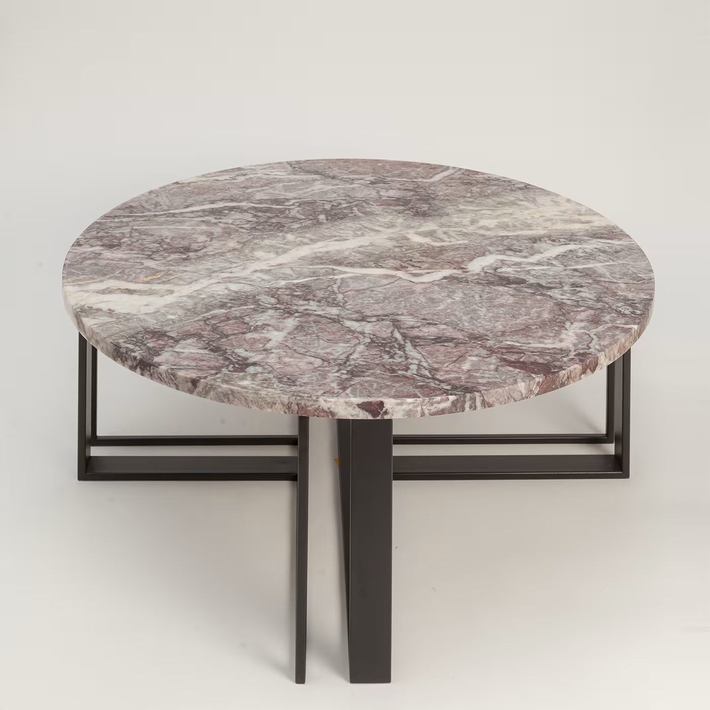 Ferrea vie sine te coffee table