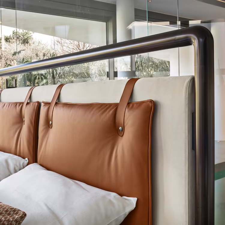 Louvre bed