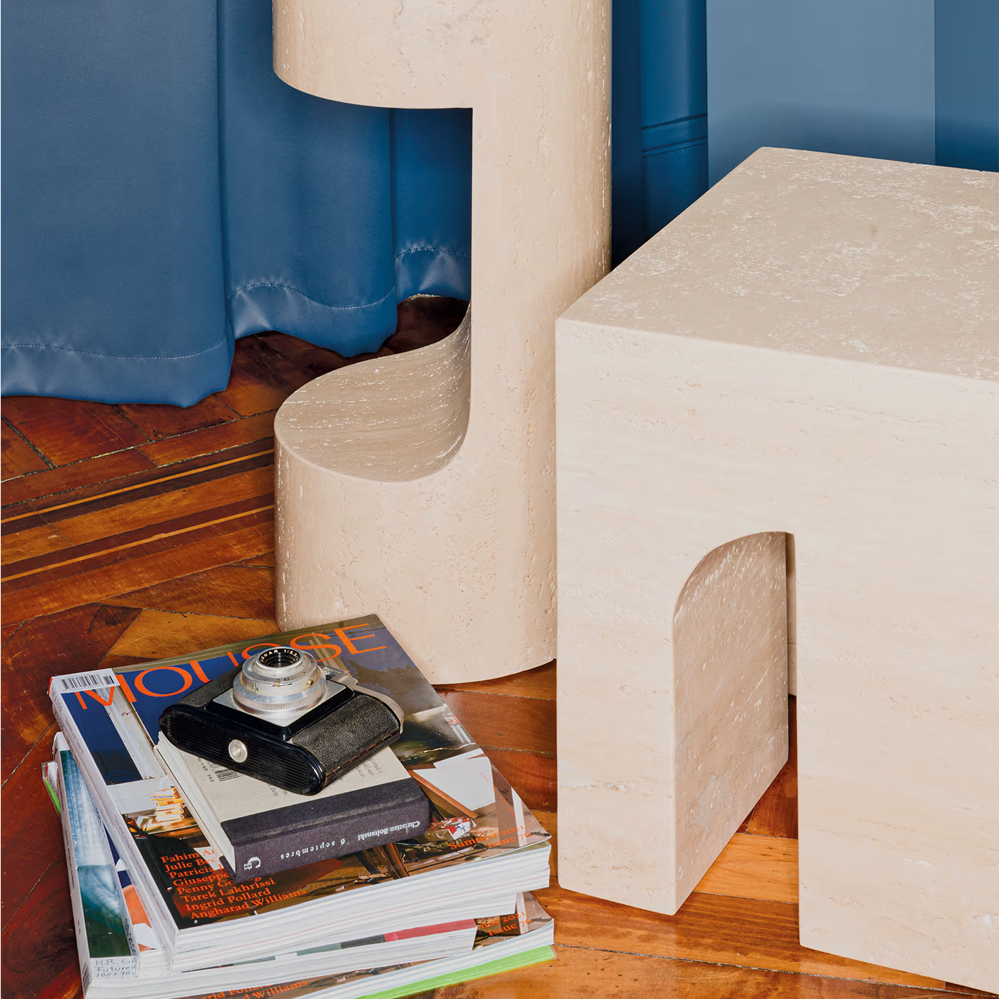 Labium side table