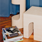 Labium side table