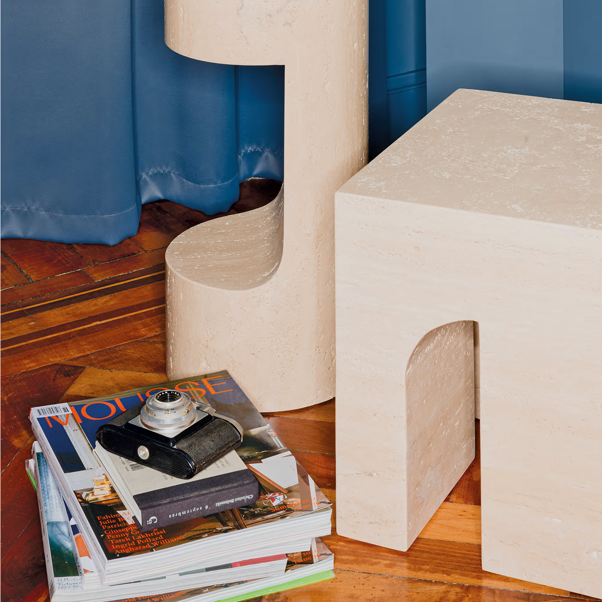 Labium side table
