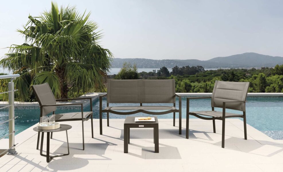 طاولة قهوة خارجية 