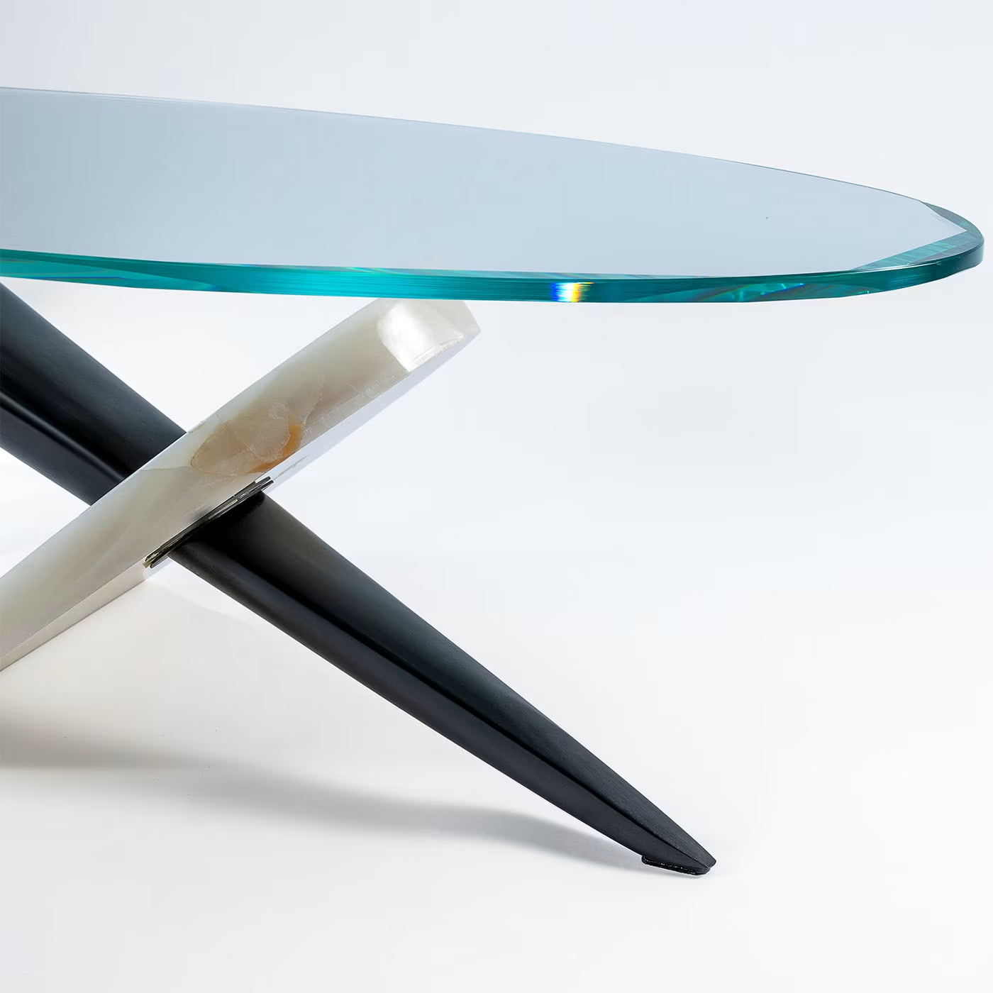 Gerione oval coffee table